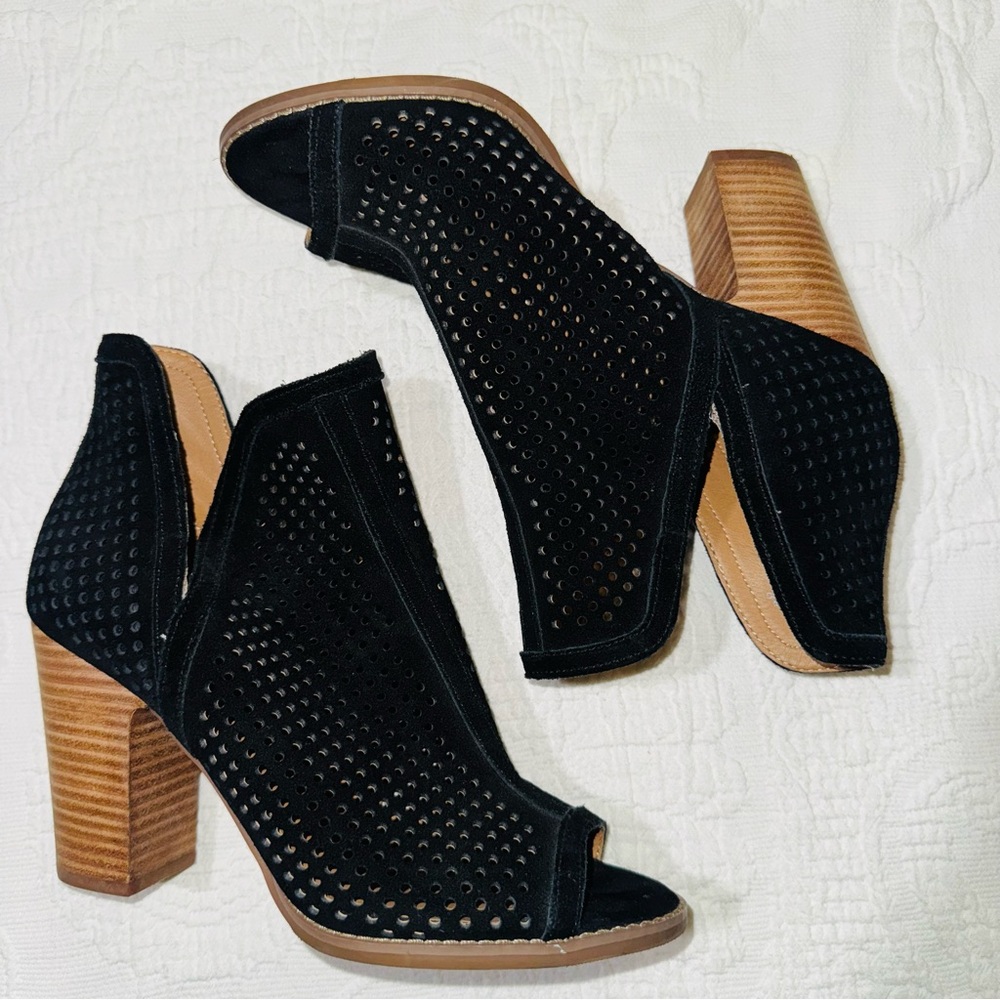 Lucky Brand Larise Black Perforated Suede Bootie Women 8.5 Open Toe Cut Out Side - Picture 4 of 9